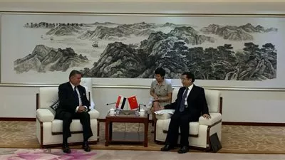 «توفيق» يبحث مع الصين التعاون في صناعة السيارات الكهربائية