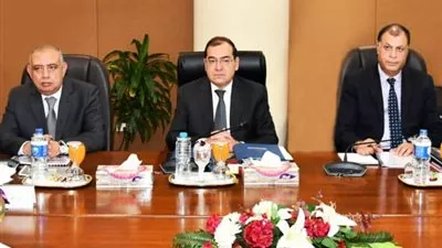 وزير البترول يؤكد على الالتزام بتنفيذ برنامج عمل متكامل لتطوير صناعة التكرير