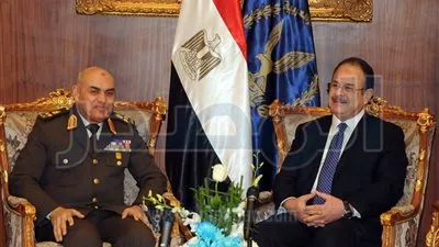 بالصور.. وزير الدفاع  يقدم التهنئة لكافة رجال الداخلية في عيد الشرطة