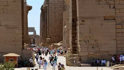 ارتفاع ملحوظ فى حركة توافد الزائرين الأجانب والمصريين بالأقصر