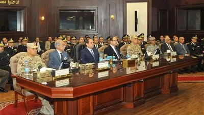 الرئيس يستعرض إنجازات وزارة الداخلية خلال السنوات الثلاث الماضية (صور)