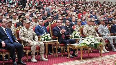 الرئيس السيسي يكرم أسر شهداء ومصابي القوات المسلحة والشرطة