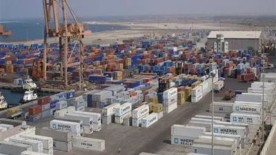 موانئ البحر الأحمر تستقبل  80 ألف طن زيوت طعام و5 آلاف رأس عجول