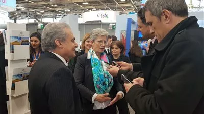 وزيرة السياحة الفرنسية تزور الجناح المصري بمعرض باريس الدولي