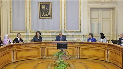 رئيس الوزراء يستقبل أعضاء المجلس القومي للمرأة بحضور وزيرة التضامن الاجتماعي