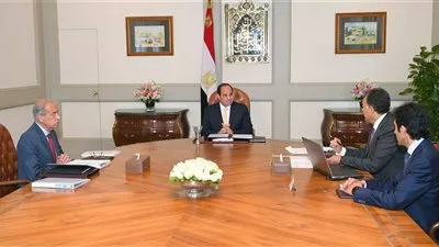 الرئيس يستعرض مع وزير النقل الموقف التنفيذي لخطة تطوير السكة الحديد