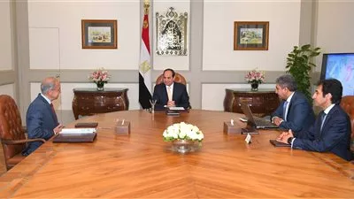 السيسي يستعرض نتائج مشاركة مصر في مؤتمر أمن الطيران بلندن