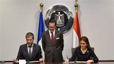 مصر وفرنسا توقعان منحتين لتوصيل الغاز الطبيعي ودعم الطاقة بـ 1,2 مليار جنيه
