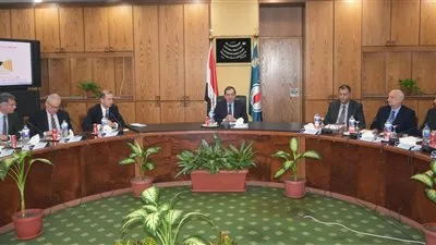 وزير البترول يبحث مع 