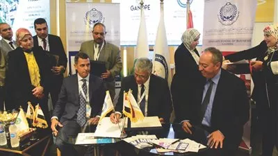 اتفاق لبدء مشروع تجميع البيانات الجيوفيزيقية بمناطق الصعيد البترولية