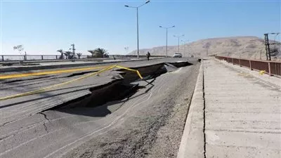 النيابة تأمر بتشكيل لجنتين خماسيتين لتحديد أسباب انهيار كوبرى سوهاج