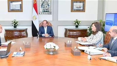 السيسي يوجه بتحديث وتطوير منظومة النقل في مصر بشكل شامل 