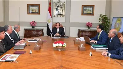 الرئيس يستعرض الموقف التنفيذي للخطة القومية لتحلية المياه