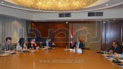 وزير التجارة والصناعة يلتقى بوفد البنك الأوروبى لإعادة الإعمار والتنمية