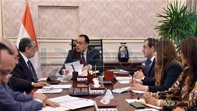 رئيس الوزراء يبحث مشكلات مد المرافق للمشروعات الاستثمارية