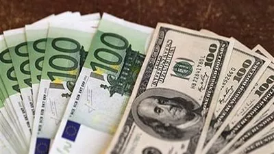 الدولار قرب أدنى مستوياته خلال أسبوعين