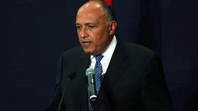 وزير الخارجية يلتقي بالمبعوث الأممي لسوريا على هامش مؤتمر 