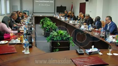 رئيس منطقة قناة السويس يبحث توسيع مجالات التعاون مع وفد 