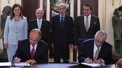 رئيس الوزراء يشهد توقيع 7 عقود مع شركاء عالميين فى مجال التعليم (صور)