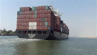 عبور 53 سفينة قناة السويس بحمولات 4,1 مليون طن