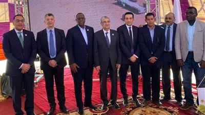 «مدبولى» ورئيس السنغال يتفقدان مجمع «بنبان» لمحطات الطاقة الشمسية