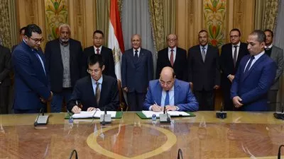 «العصار» يشهد توقيع عقد مع شركة صينية لإنشاء مصنع لإطارات السيارات