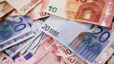 اليورو يرتفع من أقل سعر في شهرين قبيل اجتماع المركزي الأوروبي