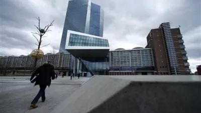 االبنك لمركزي الأوروبي يبقي السياسة النقدية دون تغيير