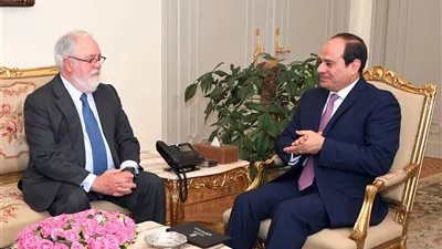 السيسي يبحث مع المفوض الأوروبي للطاقة تعزيز التعاون الثنائي
