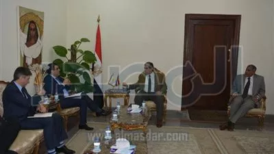 وزير البيئة يبحث مع نظيره القبرصى دعم الاستثمار فى مجال إدارة المخلفات