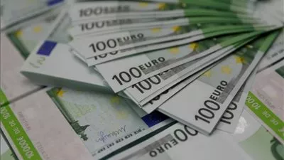 اليورو يهبط بعد إبقاء المركزي الأوروبي أسعار الفائدة دون تغيير