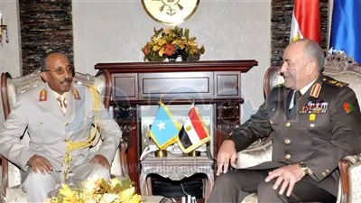 الفريق حجازى يبحث مع قائد الجيش الصومالى دعم التعاون المشترك بين البلدين