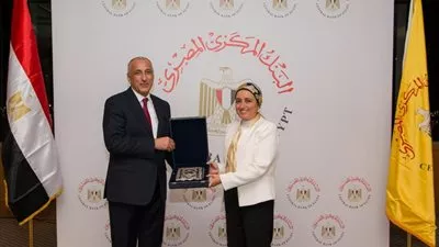 البنك المركزي يكرم لبنى هلال بمناسبة انتهاء فترة عملها وتقديراً لجهودها