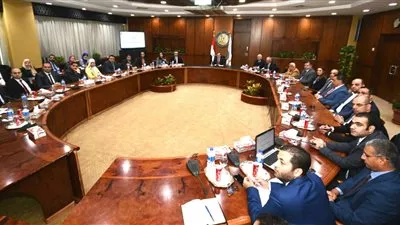 وزير البترول يلتقى شباب برنامج الادارة المتوسطة لإعداد القيادات