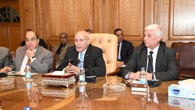 «العصار» و«السعيد» يبحثان مستجدات إعادة هيكلة «حلوان للصناعات الهندسية»