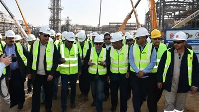 وزير البترول يتفقد مشروع مجمع انتاج البنزين عالى الاوكتان بأسيوط