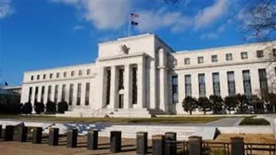مجلس الاحتياطي الفيدرالي الأمريكي يبقى على أسعار الفائدة دون تغيير