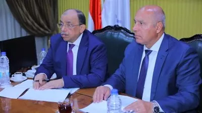 تشكيل لجنة لإجراء معاينات عاجلة على الطرق ذات الأولوية بـ 11 محافظة
