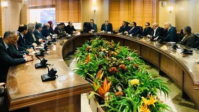 «العناني» يبحث خطة الوزارة لجذب استثمارات جديدة بقطاع السياحة
