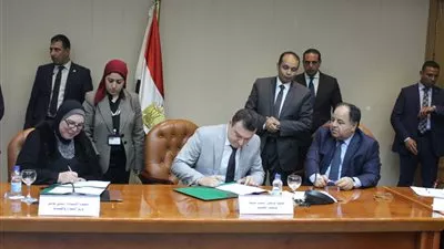 وزيرا المالية والتجارة يوقعان 31 اتفاق تسوية للمستحقات المتأخرة للمصدرين