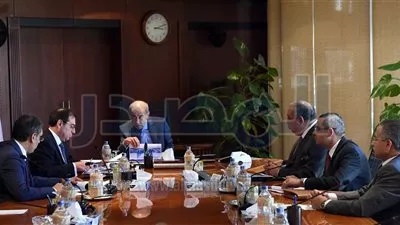 رئيس الوزراء يبحث الموقف التنفيذى لمشروعات 