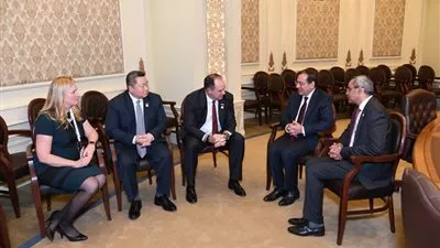 وزير البترول يبحث خطط «أباتشي» لزيادة إنتاج مناطقها بالصحراء الغربية