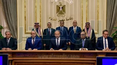 مذكرة تفاهم بين الحكومة و«أكوا باور» لتحلية المياه باستخدام الطاقة المتجددة