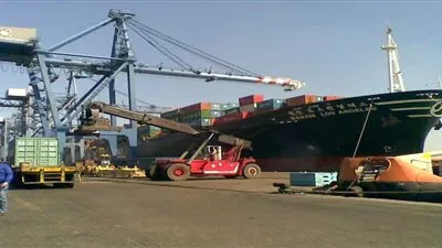 تداول 30 سفينة حاويات وبضائع عامة بموانئ بورسعيد