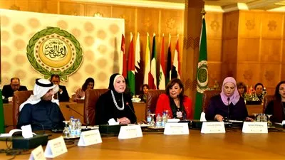 وزيرة التجارة تؤكد حرص الحكومة على التحول إلى المجتمع الرقمي