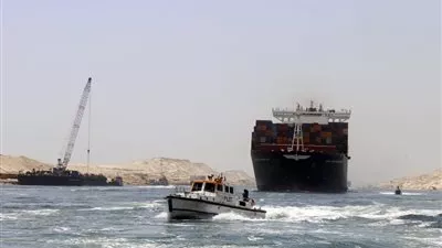 عبور 49 سفينة لقناة السويس بحمولات 2.6 مليون طن