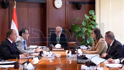 رئيس الوزراء يبحث تسوية مديونيات سوق الجملة بأكتوبر