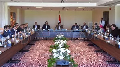 «مدبولي» يلتقي عدداً من المستثمرين في قطاع السياحة بالغردقة