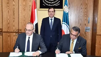 وزير البترول يشهد توقيع عقد رخصة إنشاء مصنع البروبيلين الجديد بالأسكندرية