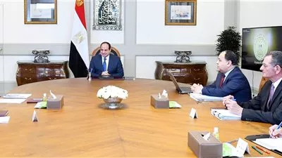 السيسي يوجه الحكومة بدعم العمالة غير المنتظمة والفئات الأكثر احتياجاً